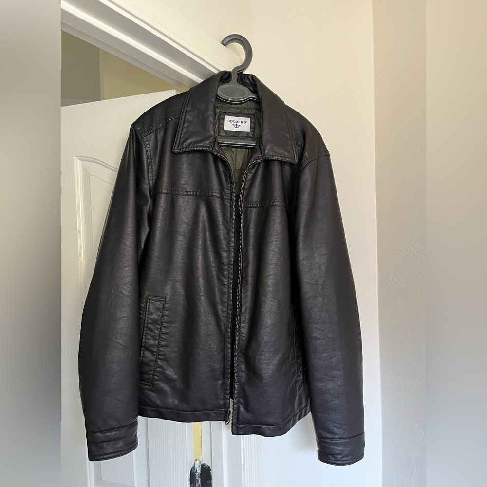 Dockers men’s brown leather jacket medium like new condition